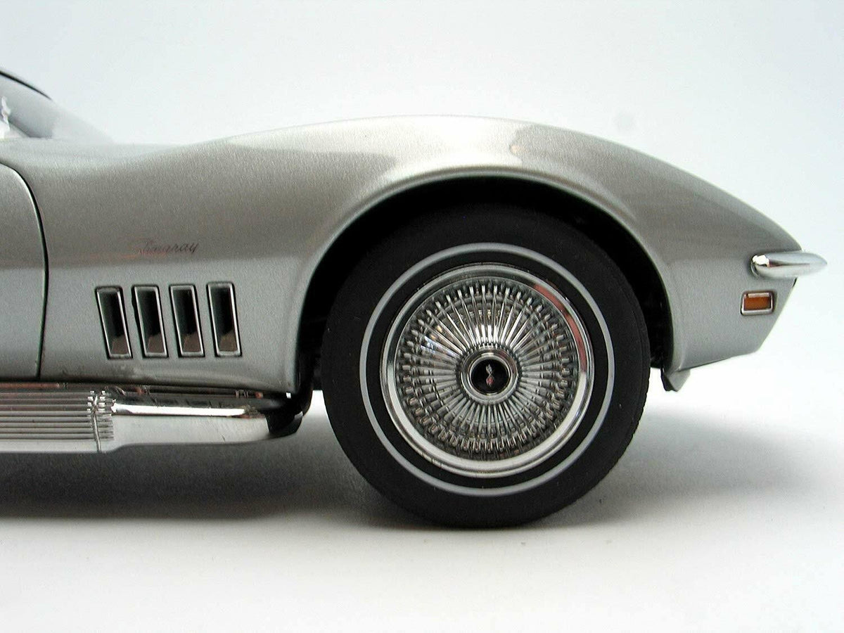 Silver 1969 Chevrolet Corvette Diecast Model Car 1:18 C344
