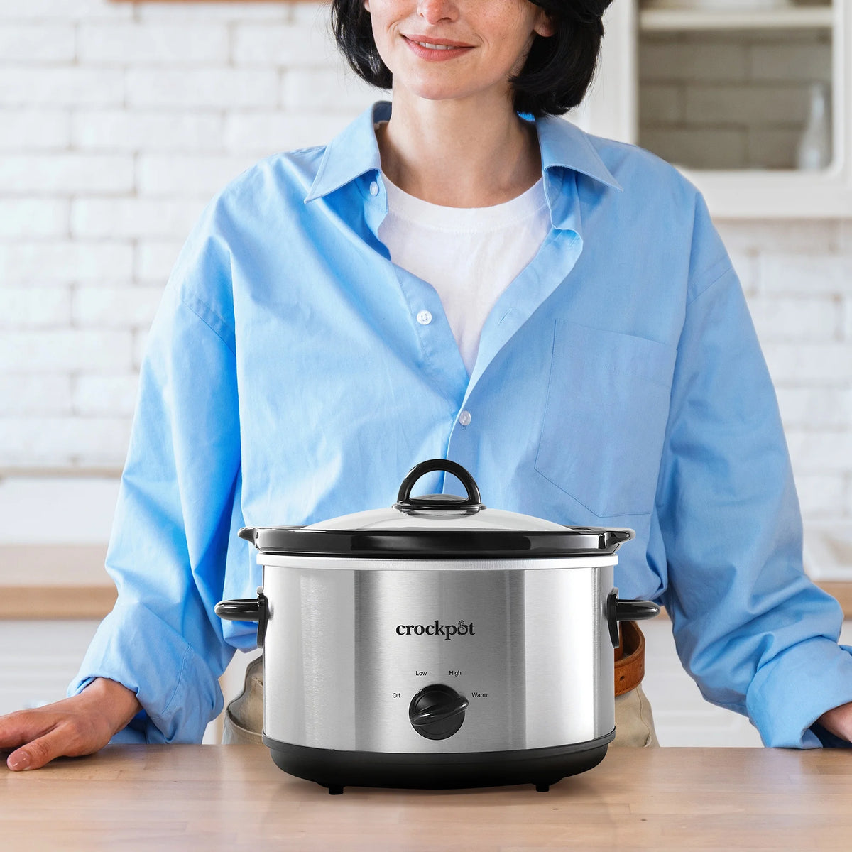 4.5 Quart Manual Slow Cooker Silver E811044