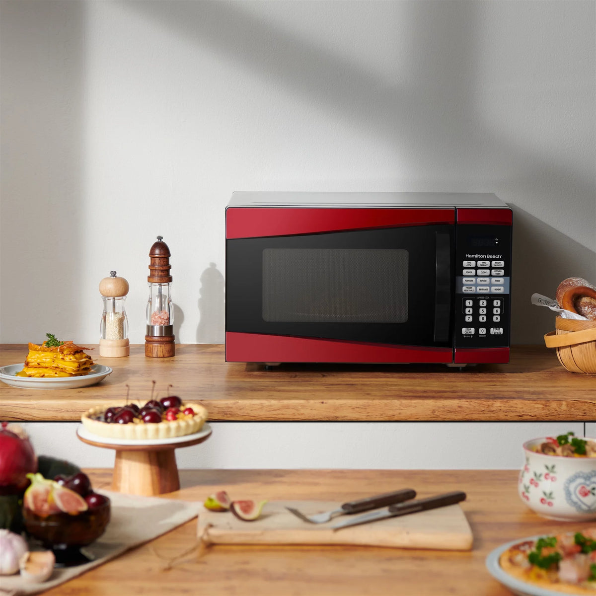 900W Red Microwave Oven N4615