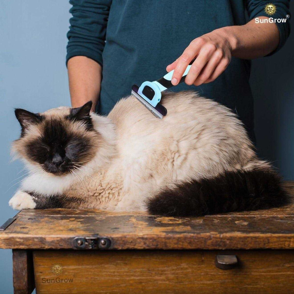 Rabbit & Ferret Deshedding Brush Q64463