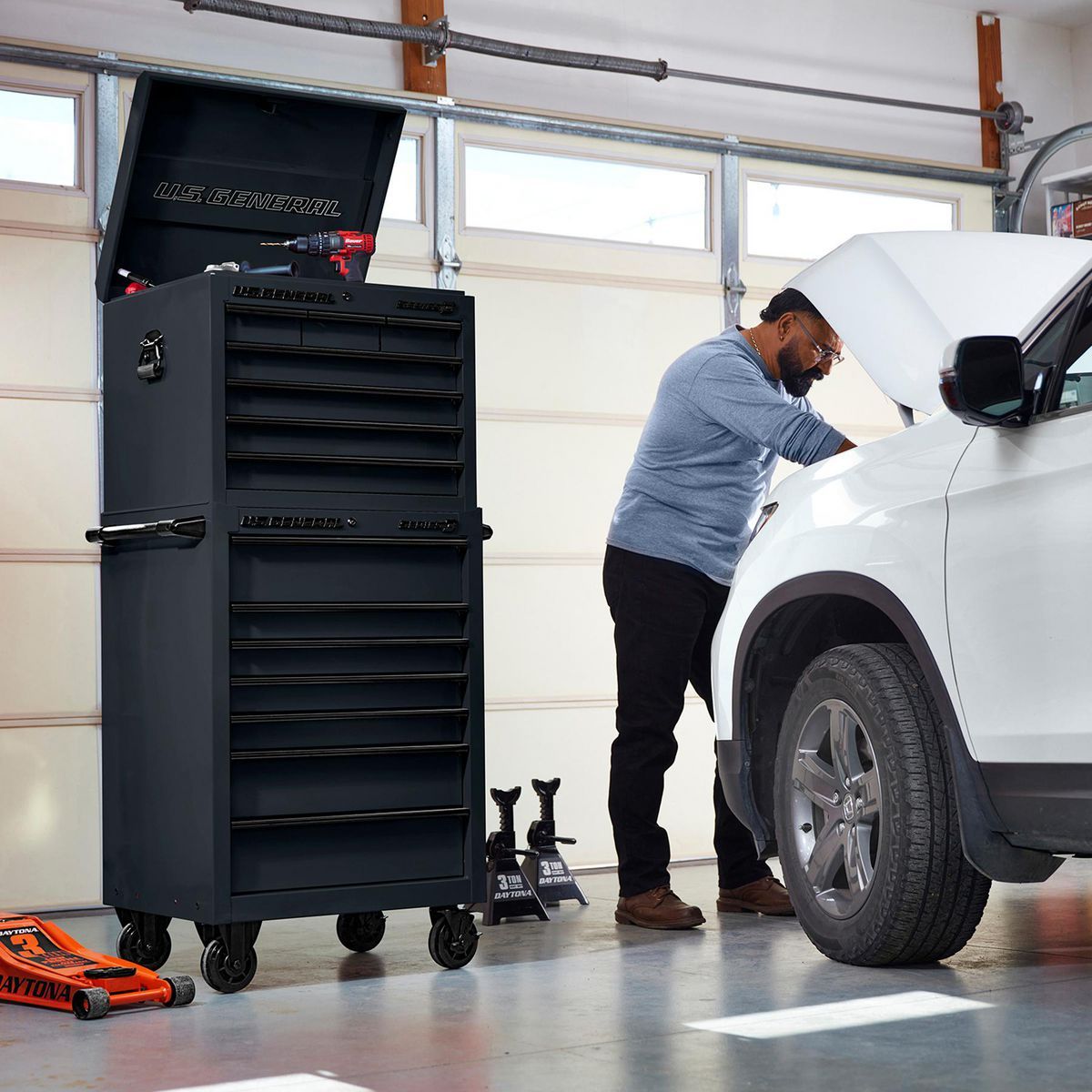 27 in. x 22 in. Black Roll Cab V20090