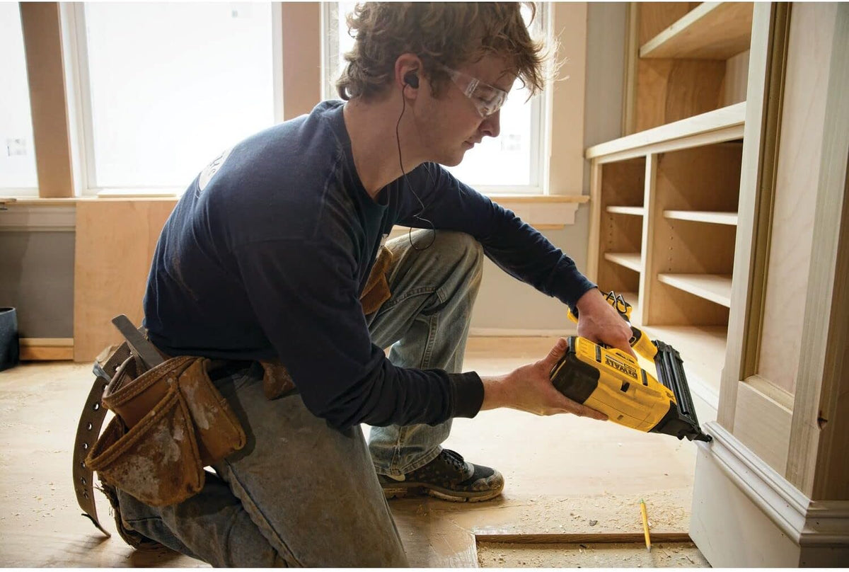 20V MAX* Cordless Brad Nailer Kit, 18GA Q645210