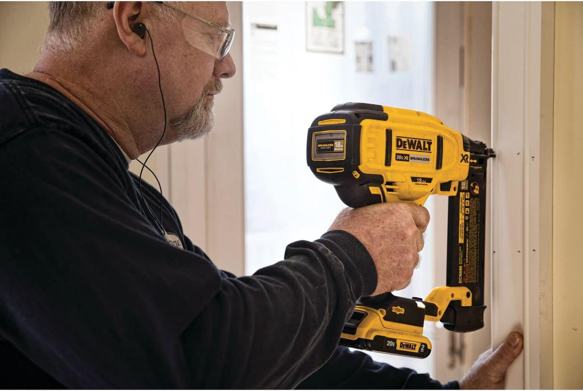 20V MAX* Cordless Brad Nailer Kit, 18GA Q645210