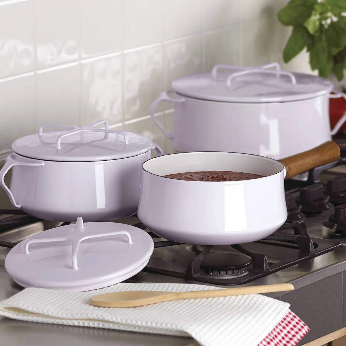 White 4 qt Casserole A35110