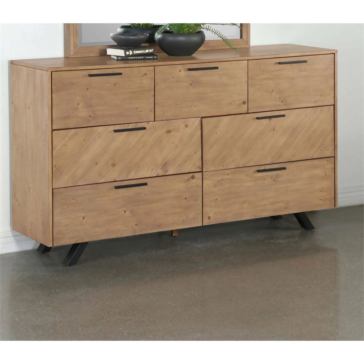 7 Drawer Wood Rectangular Dresser R85790