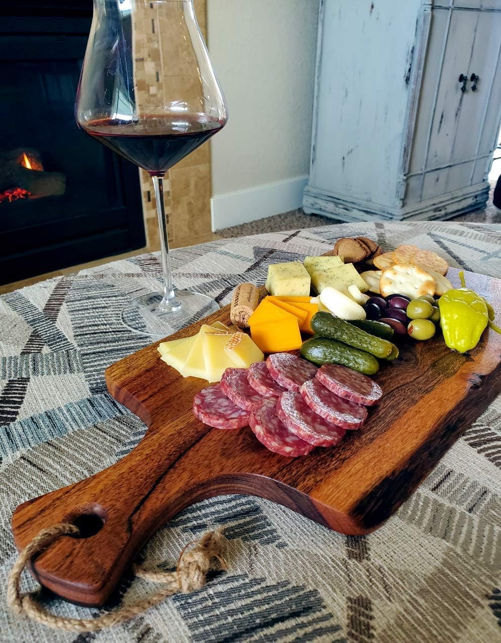 Acacia Serving Cutting Board With Handle M64912