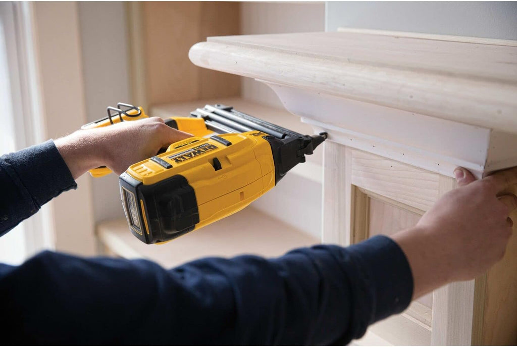 20V MAX* Cordless Brad Nailer Kit, 18GA Q645210