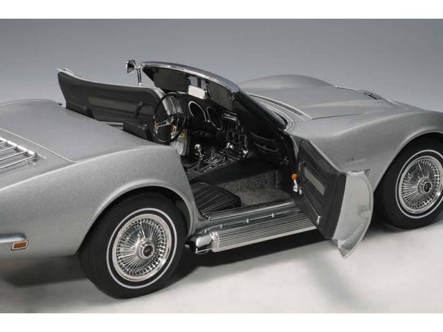 Silver 1969 Chevrolet Corvette Diecast Model Car 1:18 C344