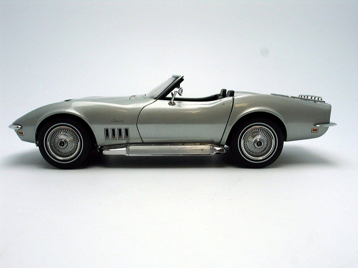 Silver 1969 Chevrolet Corvette Diecast Model Car 1:18 C344