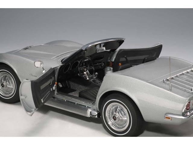 Silver 1969 Chevrolet Corvette Diecast Model Car 1:18 C344