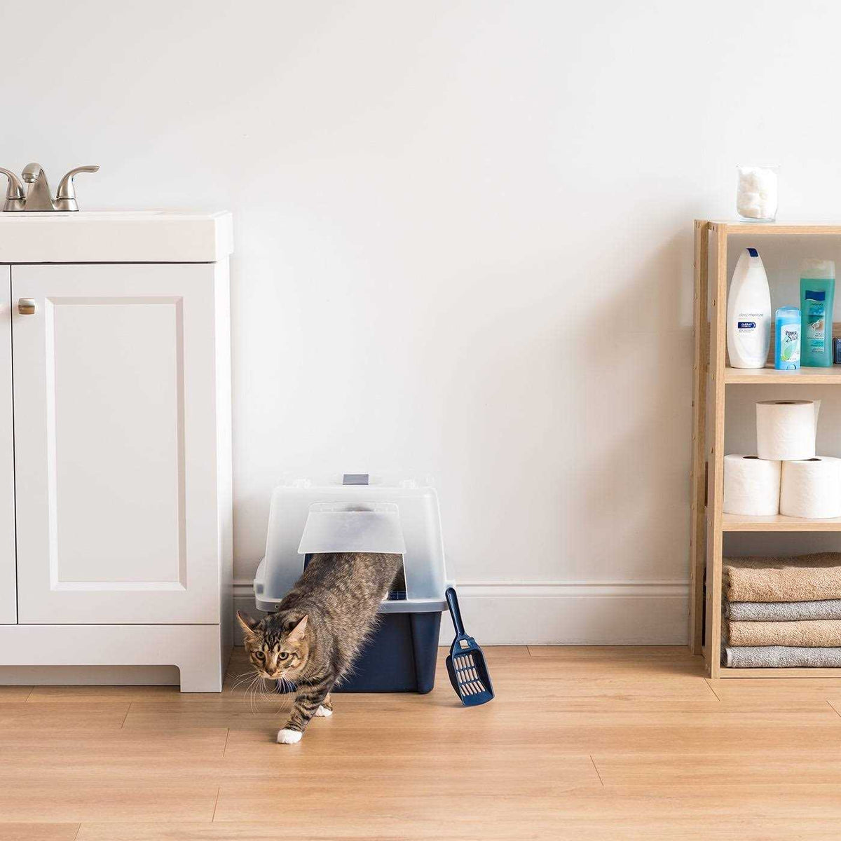 Litter Box with Grate and Scoop A105474